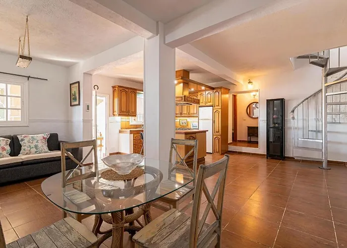 Blanquitos Amazing With 3,000 M2 Of Land Granadilla De Abona