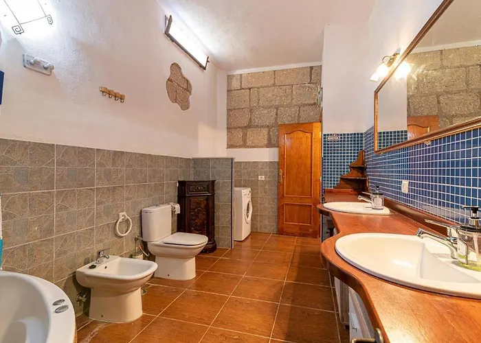 Blanquitos Amazing With 3,000 M2 Of Land Granadilla De Abona