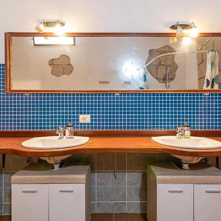 Blanquitos Amazing With 3,000 M2 Of Land Granadilla De Abona